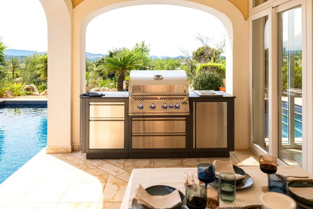 Готовая модель кухни OASIS 105 OUTDOOR KITCHEN с грилем 500 серии (под заказ)